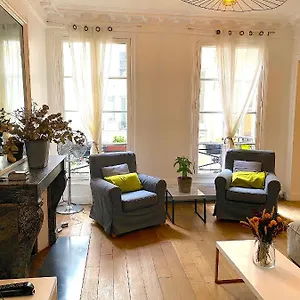 https://quiet-very-central-2-bedroom-flat.fr-paris.fr
