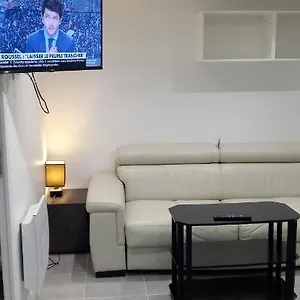 Studio Equipe Dans Maison France